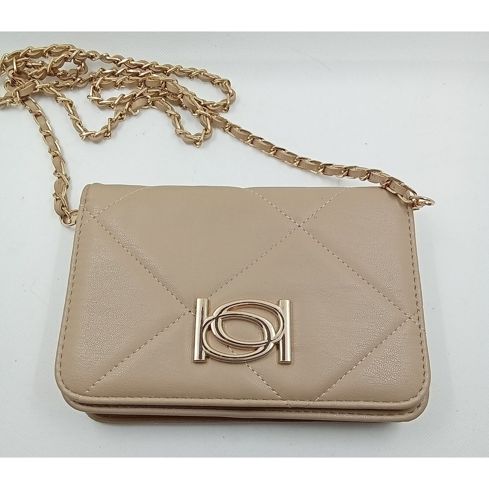 Bebe Los Angeles Quilted Crossbody Wallet Bag Beige Gold Chain Strap Logo Clutch